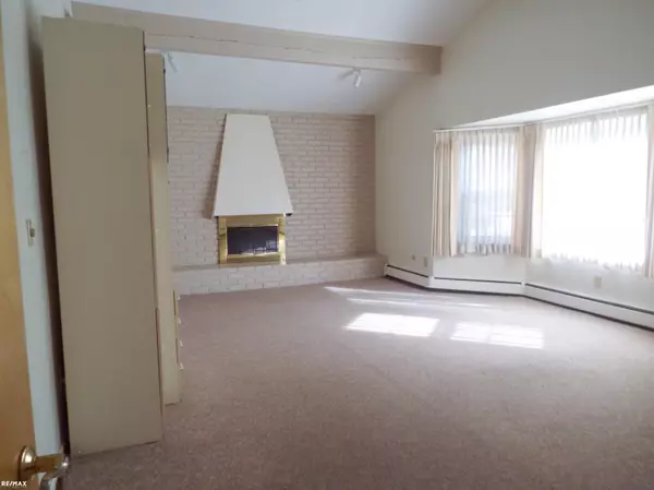 MI 48302,5008 Kings Gate Way Street