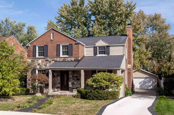 180 Fisher Road, Grosse Pointe Farms, MI 48236