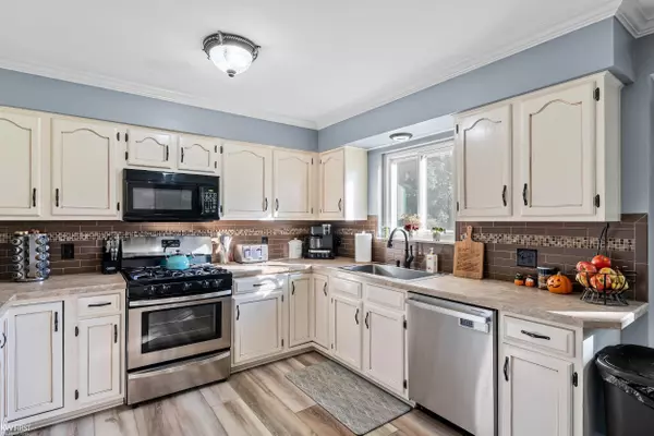 Fenton, MI 48430,11486 Vista Drive