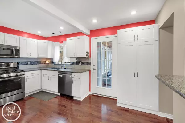 MI 48080,22967 Lakeshore Drive