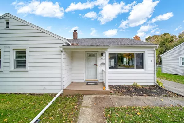 Adrian, MI 49221,962 Vine Street