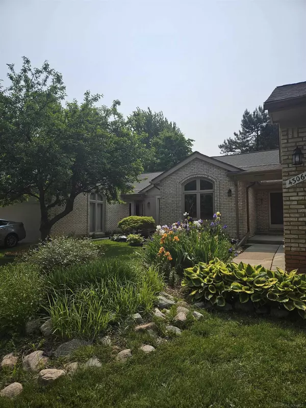 43064 W Kirkwood Drive, Clinton Twp, MI 48038