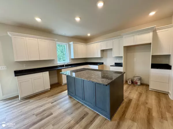 Grand Blanc, MI 48439,8092 Peninsula Circle