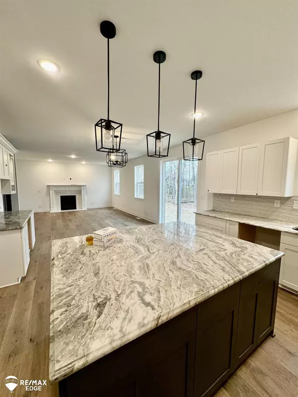 Grand Blanc, MI 48439,8092 Peninsula Circle