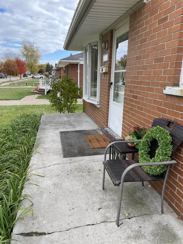 Saint Clair Shores, MI 48082,23106 Beverly Street