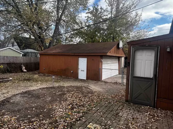 Saint Clair Shores, MI 48082,23105 13 Mile Road