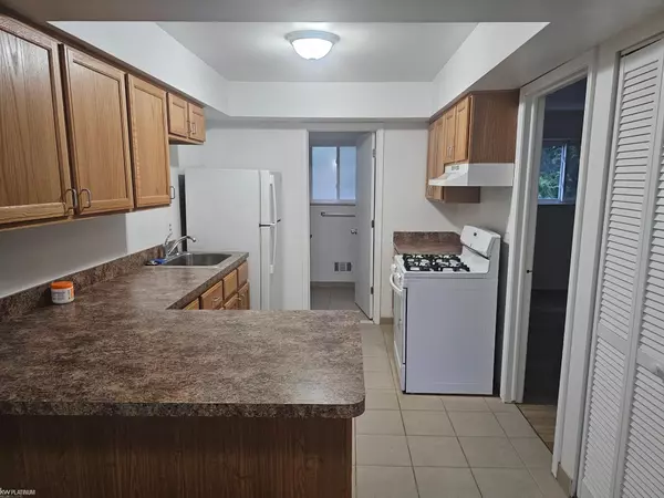 47110 Jefferson Avenue, MI 48047