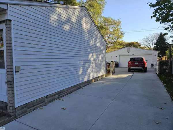 Madison Heights, MI 48071,27392 Groveland Street