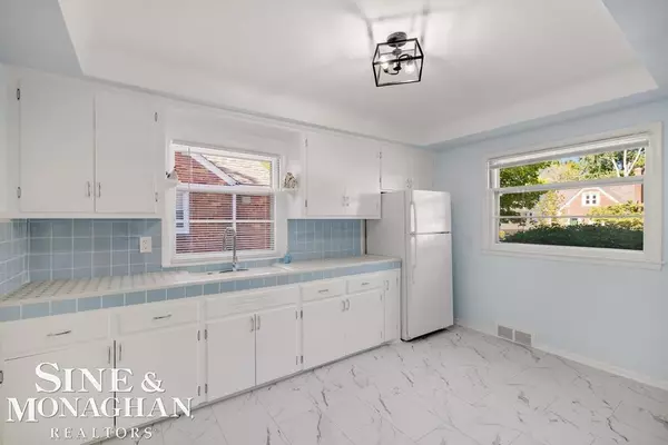 Grosse Pointe Woods, MI 48236,1793 Roslyn Road