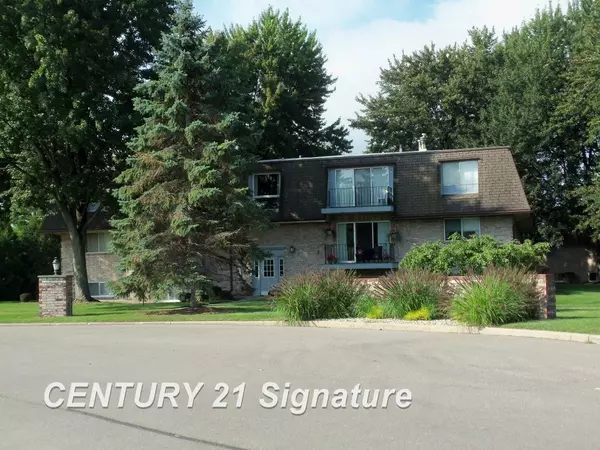 105 PROVINCIAL Court, Saginaw, MI 48638