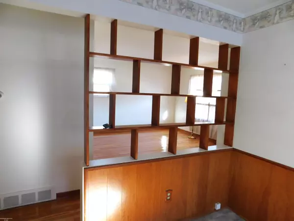 Redford, MI 48240,18425 Norborne Drive