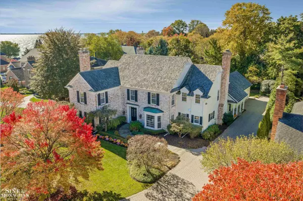 Grosse Pointe, MI 48230,11 Dodge Place Place