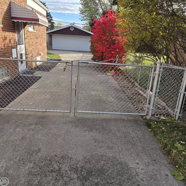 Eastpointe, MI 48021,16084 Hauss Avenue