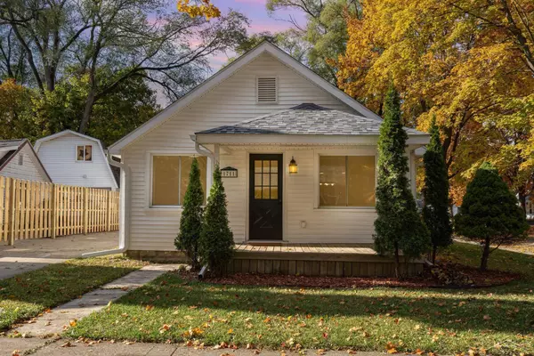 1711 Adelaide Street, Midland, MI 48640