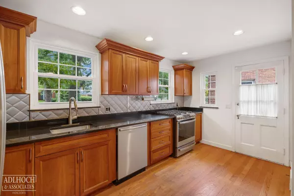 Grosse Pointe Farms, MI 48236,380 Merriweather Road