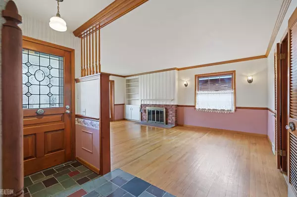 Saint Clair Shores, MI 48080,23118 Westbury Street