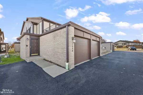 1098 Country Club Drive, Saint Clair Shores, MI 48082