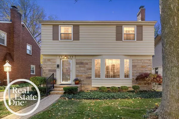 1769 Newcastle Road, Grosse Pointe Woods, MI 48236