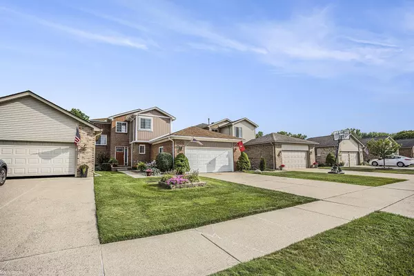 MI 48047,32922 Oakwood Drive