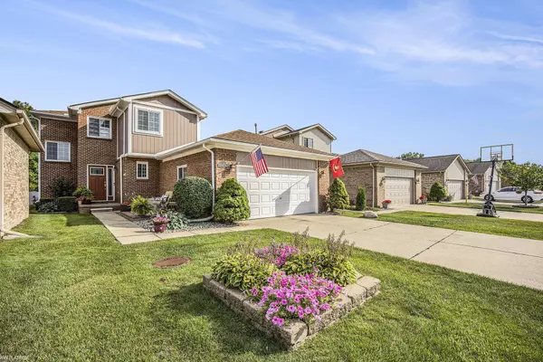 MI 48047,32922 Oakwood Drive