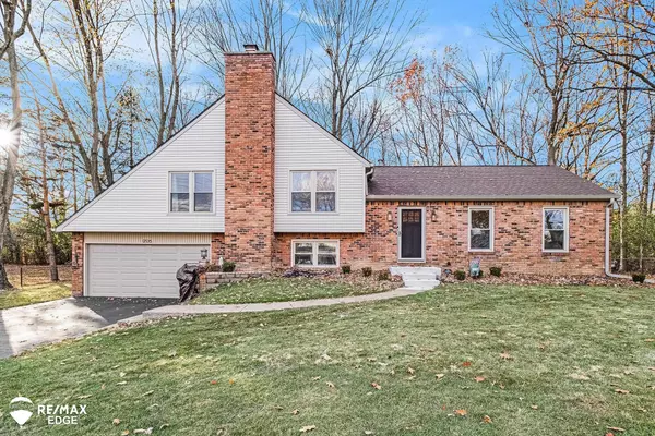 9326 Green Tree Drive, Grand Blanc, MI 48439