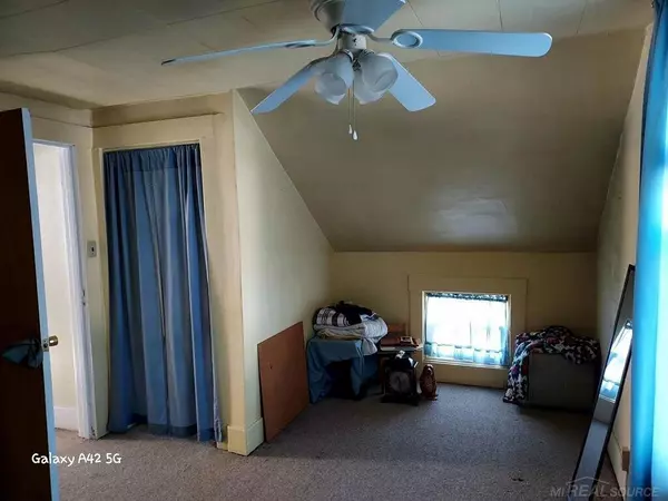 Madison Heights, MI 48071,84 W Kalama Street