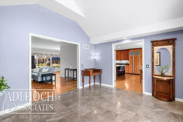 Grosse Pointe Woods, MI 48236,20363 Sunningdale Park