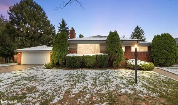 17766 Veronica Avenue, Eastpointe, MI 48021