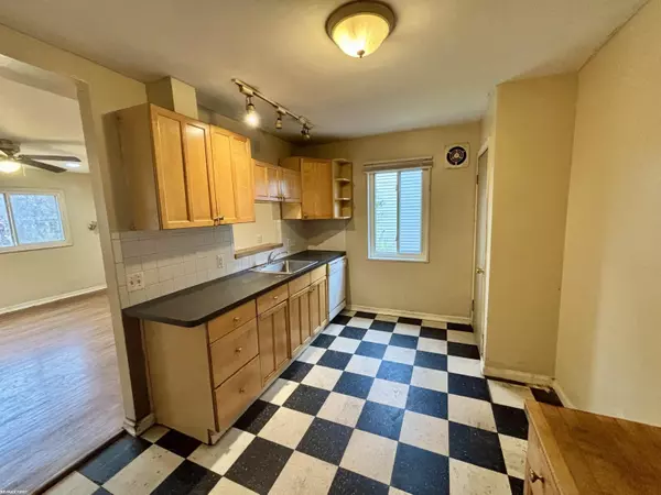 Oak Park, MI 48237,24660 Kipling Street