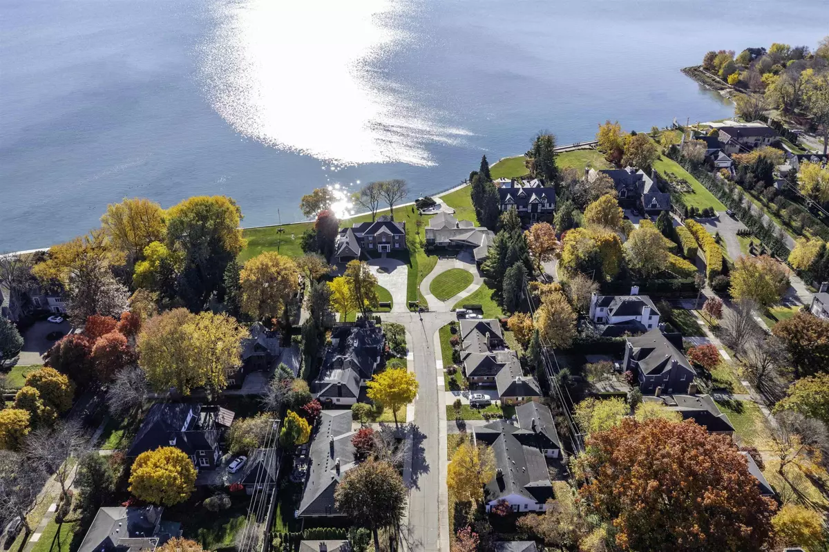 Grosse Pointe Park, MI 48230,801 Park Lane