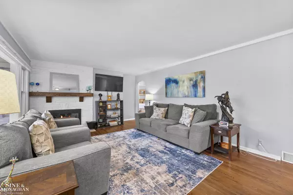 Grosse Pointe Farms, MI 48236,463 Colonial Court