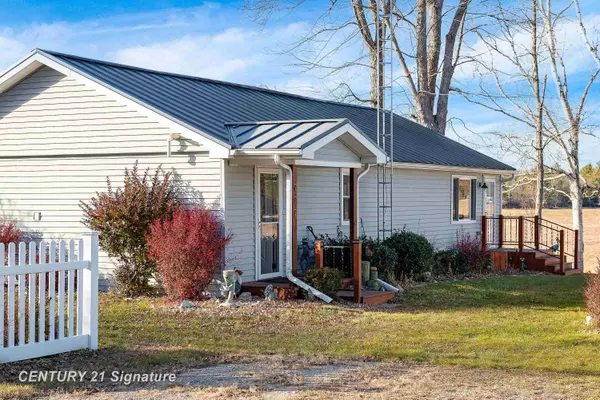 777 Kaypat Street, Hope, MI 48628