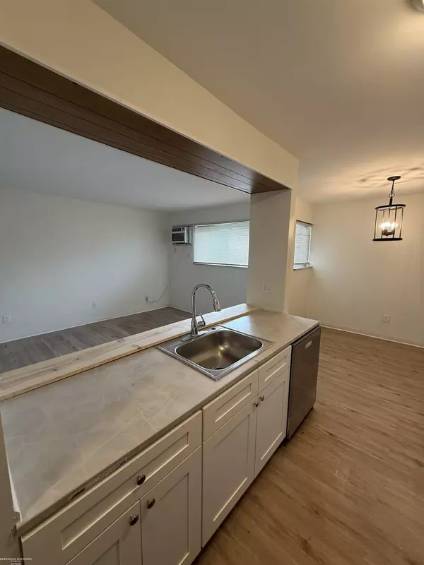 Clinton Twp, MI 48035,21761 Hillside Drive