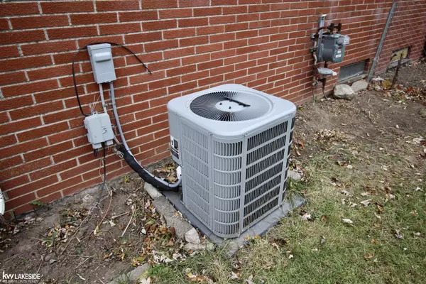 Clinton Twp, MI 48036,18672 Beatrice Street