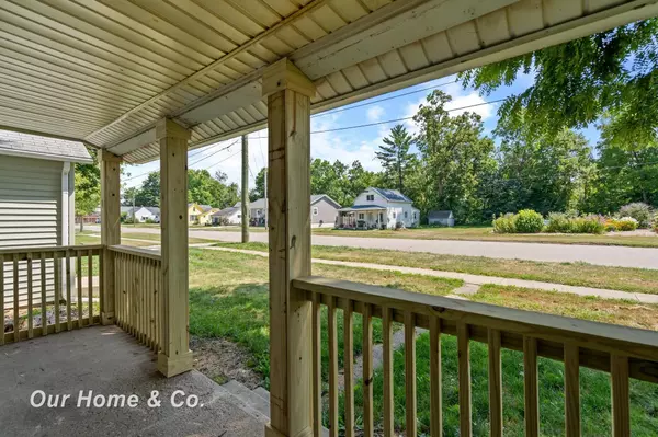 Imlay City, MI 48444,240 W 3RD ST, Imlay City Road