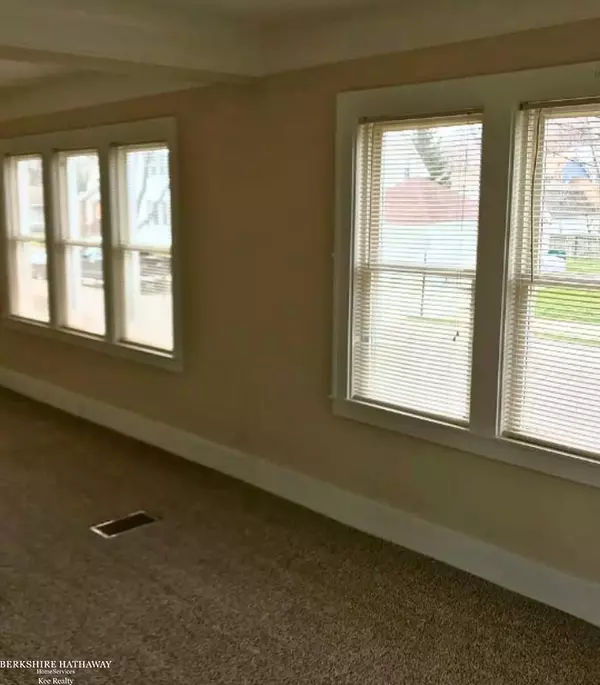 Grosse Pointe, MI 48230,17030 Waterloo Street