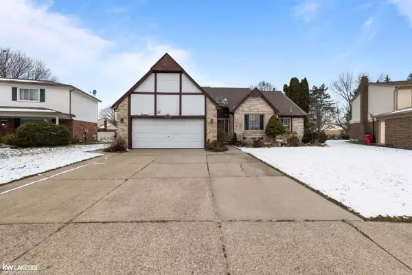 44500 Manitou Drive, Clinton Twp, MI 48038