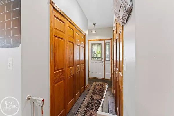 Saint Clair Shores, MI 48081,22212 MYLLS Court