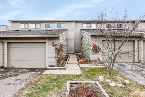 739 Peninsula Court, Ann Arbor, MI 48105