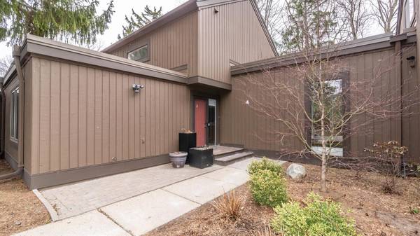 4 Westbury Court, Ann Arbor, MI 48105