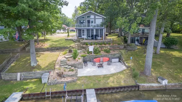 8915 Robinwood, Jackson, MI 49201