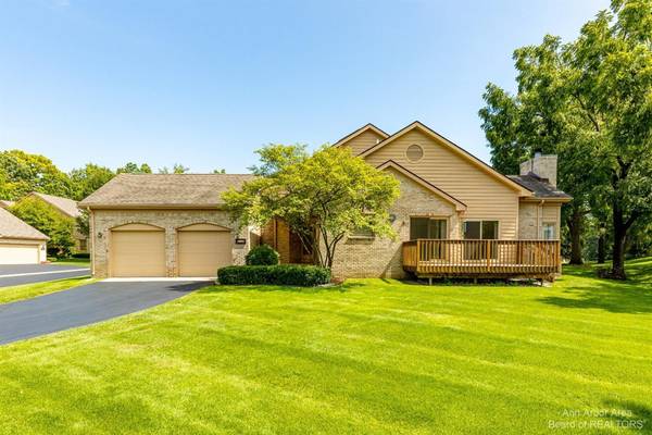 4850 Fairways Drive, Brighton, MI 48116