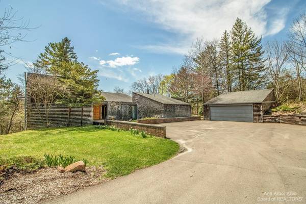 1790 Country Club Road, Ann Arbor, MI 48105