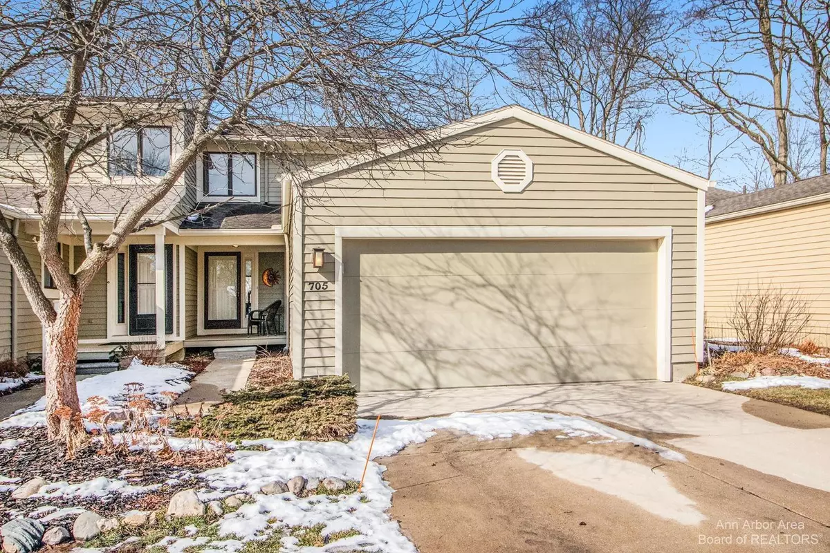 Saline, MI 48176,705 Woodcreek Circle #24