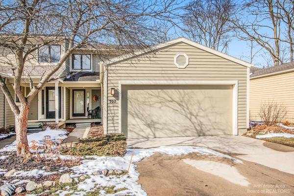 705 Woodcreek Circle #24, Saline, MI 48176