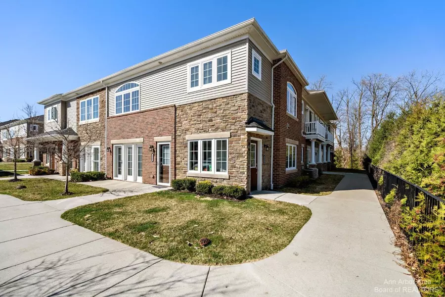 5570 Arbor Chase Drive, Ann Arbor, MI 48103