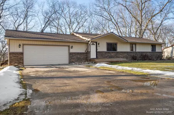 11816 Highridge Drive, Pinckney, MI 48169