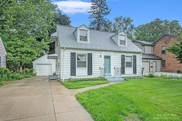 1707 Pontiac Trail, Ann Arbor, MI 48105