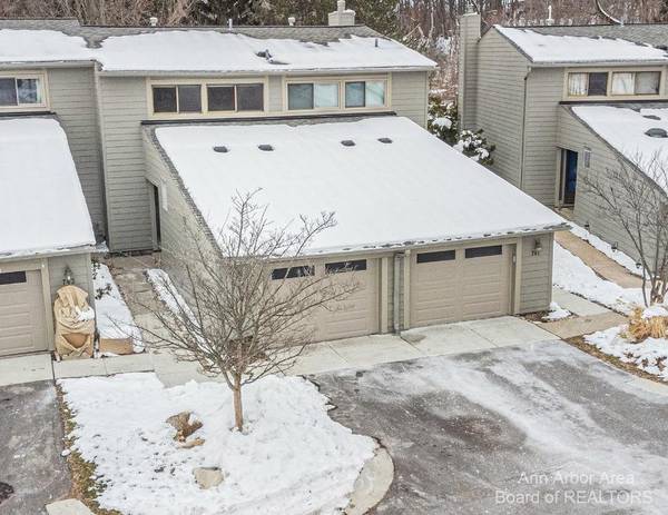 745 Peninsula Court, Ann Arbor, MI 48105