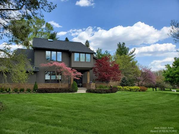 5661 Tanglewood Drive, Ann Arbor, MI 48105